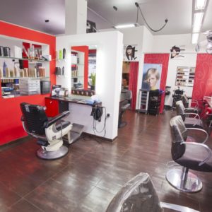 Photographie du salon de coiffure David Art'Coiffure avec les chaises de coiffeur